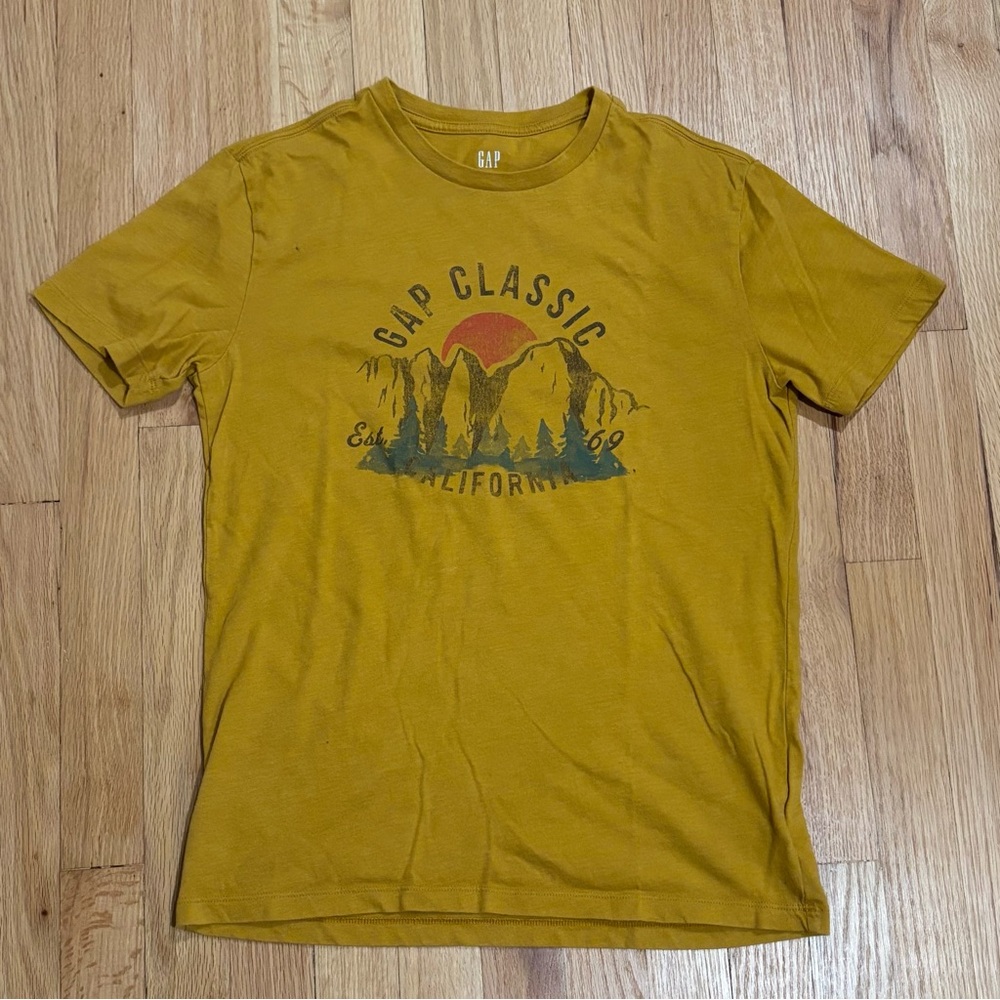 GAP Men's Yellow Graphic Tee